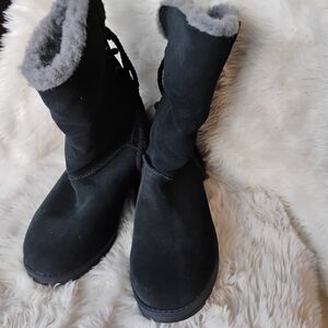 Muk Luks Black Winter Boots with Gray Shearling Trim
